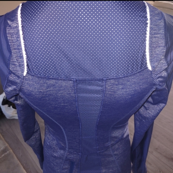 Rare Lululemon jacket with reflective - Picture 7 of 9